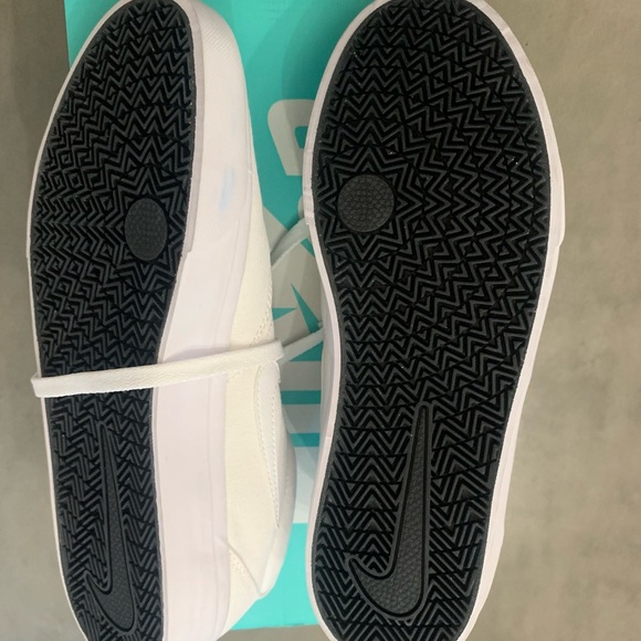NWT/NIB Nike SB Charge Canvas Triple White Sneakers/Skate Shoes - Picture 4 of 9